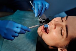 A avaliação odontológica de rotina na Casa Verde é realizada pela Clínica AR Odontologia e Harmonização Facial. Consultar-se periodicamente com um dentista é fundamental para prevenção, diagnóstico e tratamento, muitas vezes de casos simples que podem se agravar com o passar do tempo.