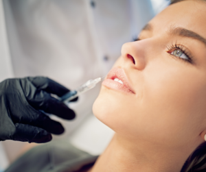 A harmonização facial em Arujá é um tratamento estético feito para resgatar a autoestima e a autoconfiança de homens e mulheres