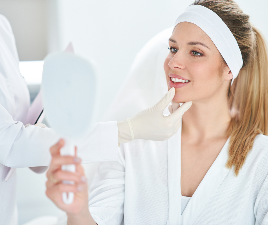 Também conhecida por harmonização orofacial, é indicada para homens e mulheres que desejam melhorar a aparência do rosto.