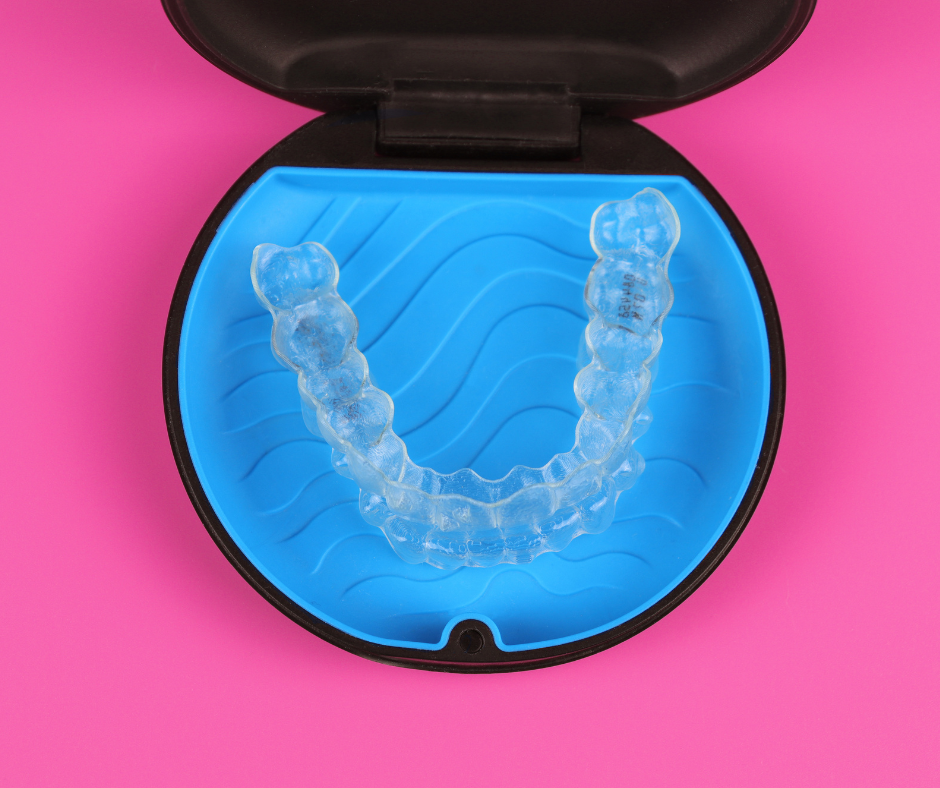 Não há qualquer risco em dormir com o Invisalign e essa rotina garante a eficiência do tratamento e o cumprimento do cronograma inicial