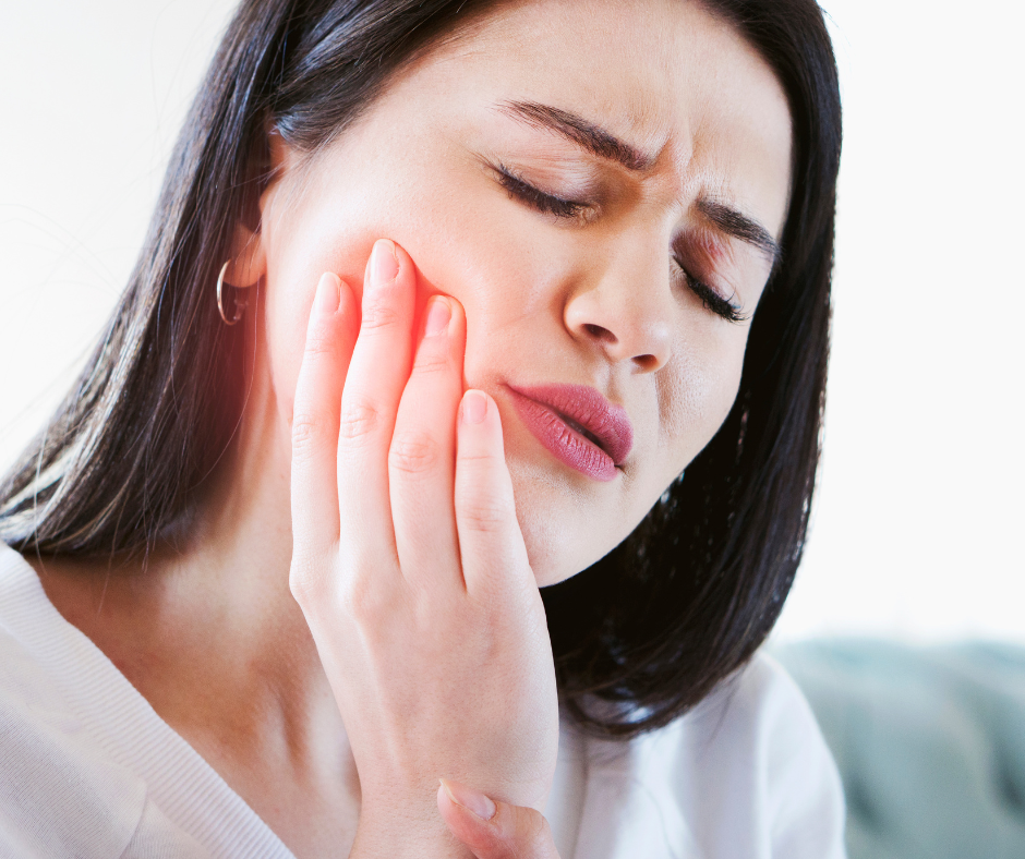 Tirar o siso é indicado sempre que há a presença de dor de dente, dificuldades na mordida, desconforto ou desalinhamento dos molares.
