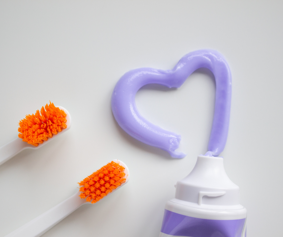 Técnicas de Escovação e Uso de Fio Dental: Instruções detalhadas sobre como escovar e usar o fio dental corretamente.