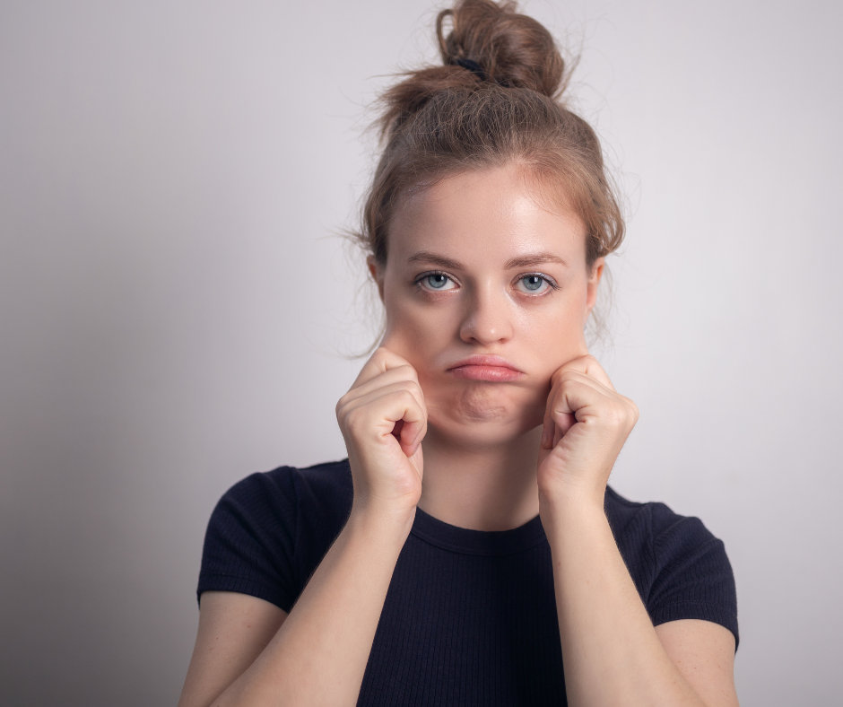Não há uma resposta única para qual é o melhor procedimento para flacidez facial, pois cada caso é diferente e depende de vários fatores