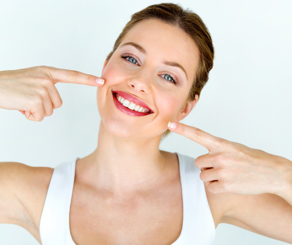 Ortodontia Estética: Alinhamento com Discrição. Ninguém gosta de conviver com dentes tortos, mordida desalinhada ou aquele sorriso que não sai nas fotos por vergonha.