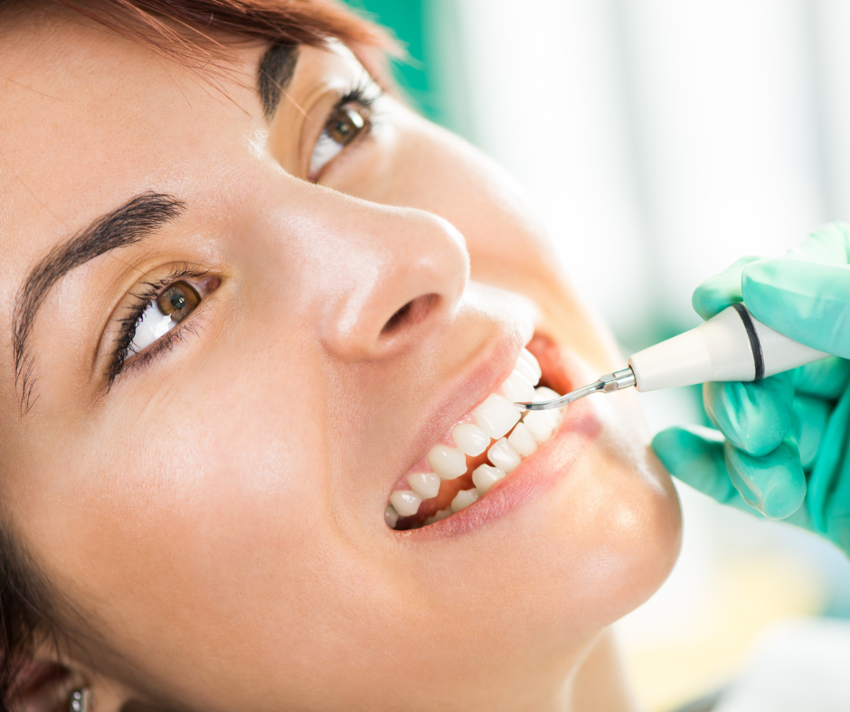 Após realizar uma limpeza dentária, é fundamental seguir algumas orientações para garantir que seus dentes e gengivas permaneçam saudáveis.
