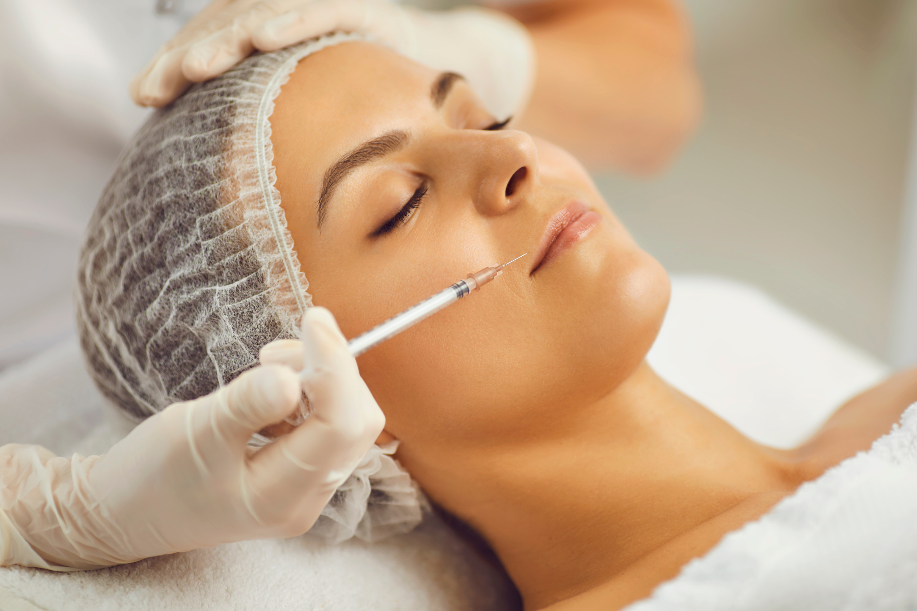 Principais mitos da harmonização facial. A harmonização facial está em alta, mas também é cercada por mitos que podem gerar dúvidas