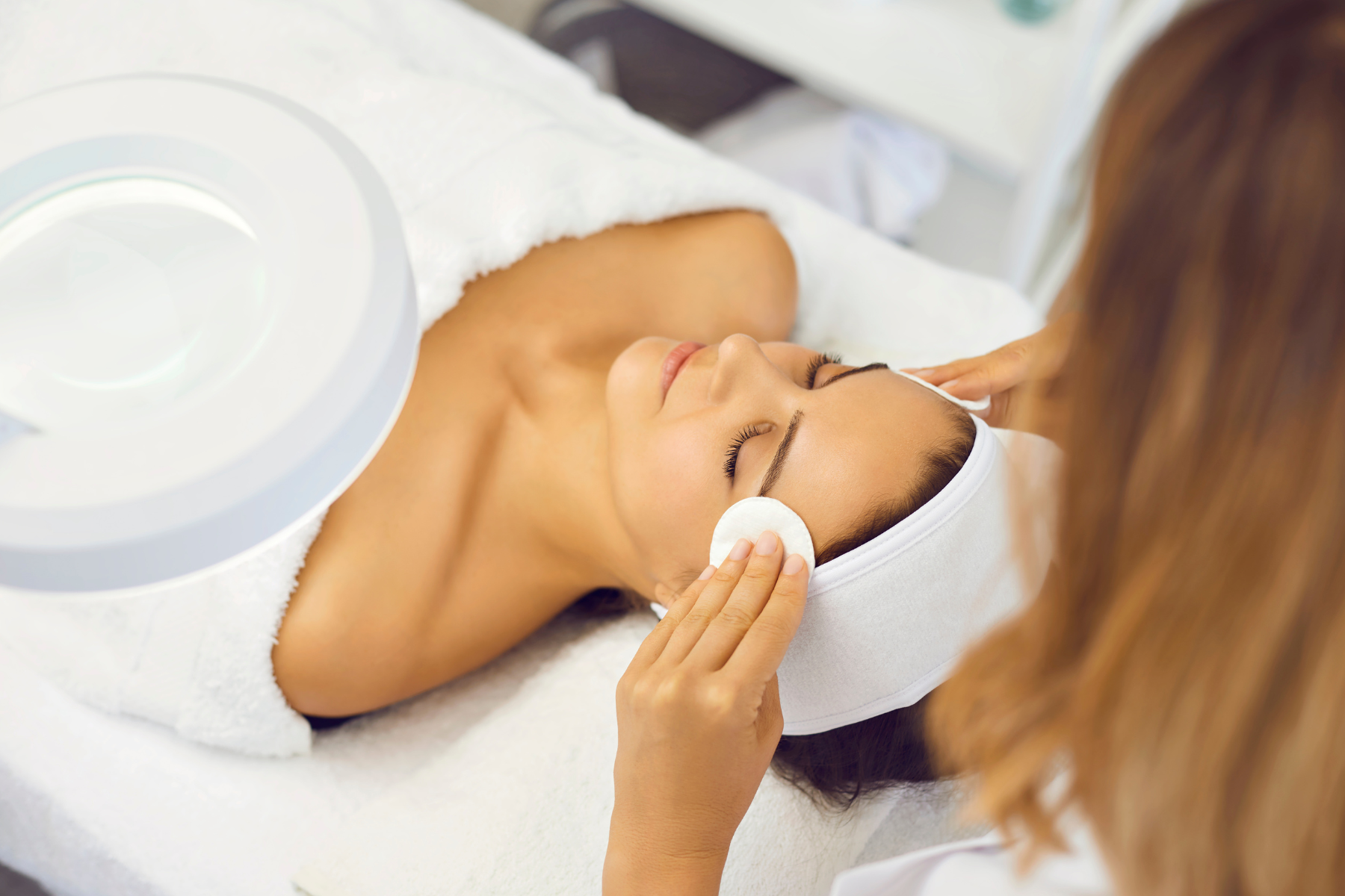 Principais mitos da harmonização facial. A harmonização facial está em alta, mas também é cercada por mitos que podem gerar dúvidas